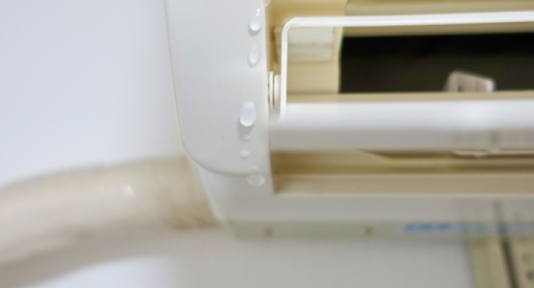 室内機から水が漏れている